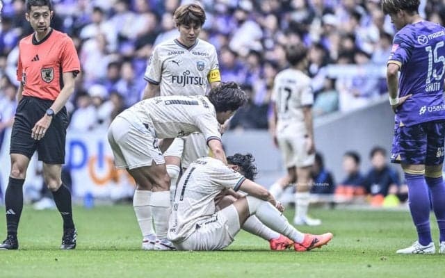 【FW小林悠の“カズ越えゴール”が川崎に与えたものと取り戻させたもの(2)】家長昭博が惜しまないリスペクト。「彼がゴールを決めたり活躍するのは自分のことのように嬉しい」