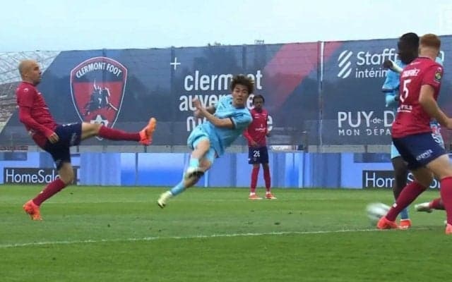 「キャプテン翼か！」中村敬斗のスーパーゴールが大反響！ 美しすぎるダイレクトボレー炸裂の瞬間「この決定力よ！」「あの浮き球をダイレクトは上手すぎる」