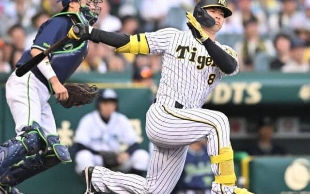 打率低迷よりも気になる“パワー未発揮” 先発外しの佐藤輝明は「浪漫」すらも失っていないか【阪神】