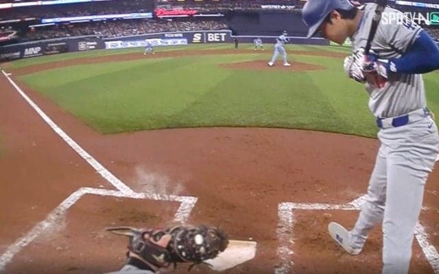 放送事故レベル！ 大谷翔平は一体、どうなっているんだ…！？ “疑惑の1球”をギリギリまで見る瞬間がヤバすぎる 「審判どこ見てるんや」「ボール球やんｗ」