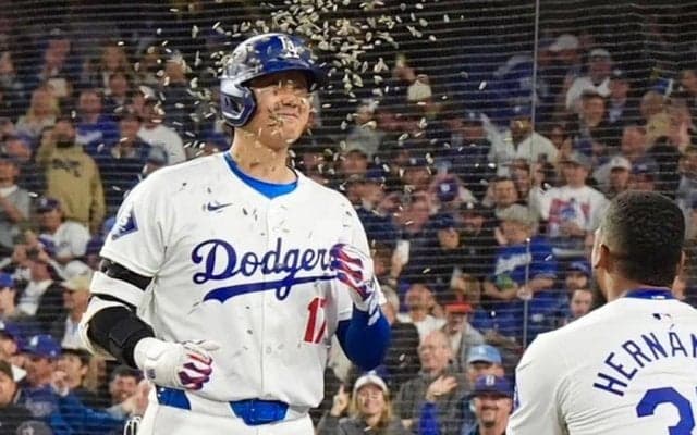 「許可は取っているよ」大谷翔平に“ひまわりの種”投げつけ　同僚が明かすパフォの裏側