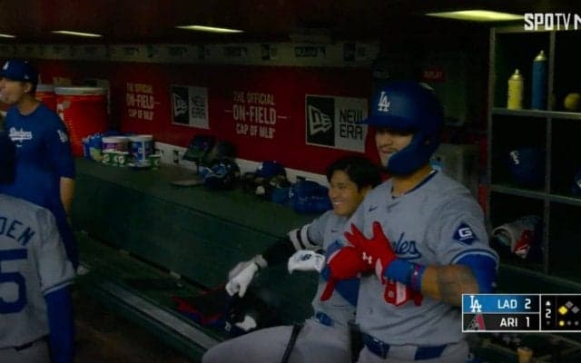 テンション高っ！ 大谷翔平は一体、何を話してたのか…！？　ベンチでチームメイトと見せた“表情”にファン注目 「めっちゃ楽しそうw」「こういう場面増えたな」