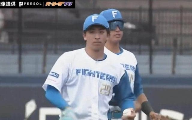バットをへし折った…！？ 日本ハムの黄金ルーキー！158キロ左腕・細野晴希の“豪速球”がヤバすぎる瞬間 「エグいな…」「未来のエース」 