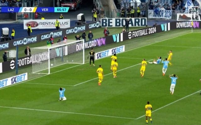 「何やってんだ！」「それ外すか…」鎌田大地が“オーマイゴッド”になった気の毒な瞬間…絶妙ラストパス→味方のシュートミスで“アシスト未遂”「これは決めなあかんヤツ」