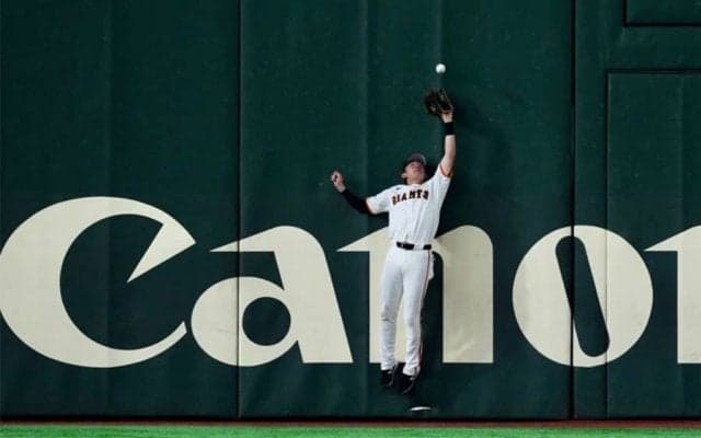 巨人23歳は“フェンス際の魔術師”　ドンピシャ美技に場内興奮「マジでエグい」