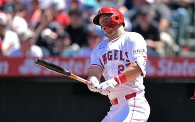 エンゼルス激震！トラウトが左膝手術の衝撃…レンドーンに続いて次々主力離脱危機に「オオタニを誰が責められる？」大谷の移籍に関連づける見方も