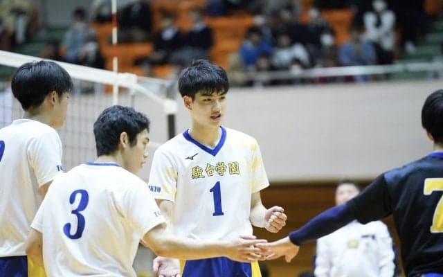 身長190㎝カルテット登場なるか 春高連覇の駿台学園高が2度目の黒鷲旗へ