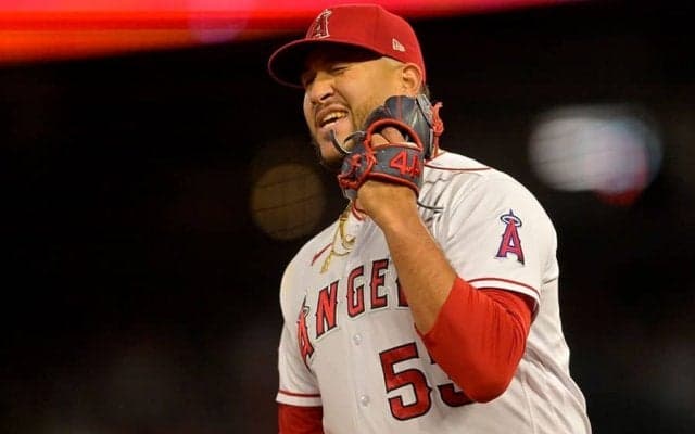 泥沼エ軍、あと2死から悪夢の2被弾で借金8　守護神炎上で12戦10敗…トラウトは左膝手術