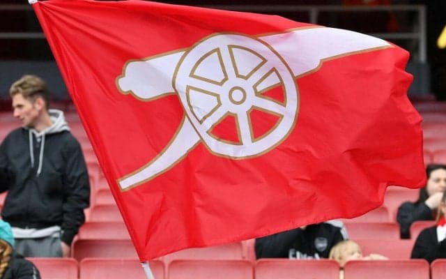 「とても醜すぎる」「ちょっと待ってくれ！」プレミア優勝争い中のアーセナル、リークされた来季のアウェイキットに批判の声続出「クリスマス？」