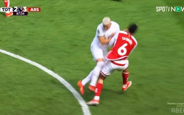 「文句たれんな」悪童リシャルリソンの“鬼畜体当たり”が大炎上！ 猛突進して被害者面で痛がる一部始終「当たり屋を何とかしろ」「まじで嫌いなタイプの人間」「退場だろ」