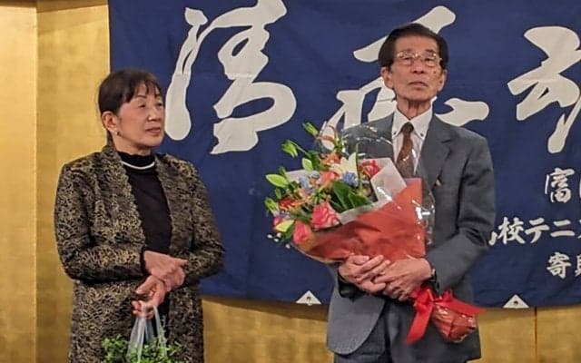 高校テニスに懸けた富岡保雄が54年の教師生活に幕。清風高校を40年連続全国選抜高校テニス大会出場などに導く