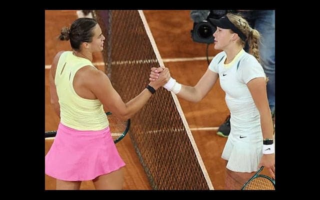  17歳の快進撃止め昨年女王が4強 