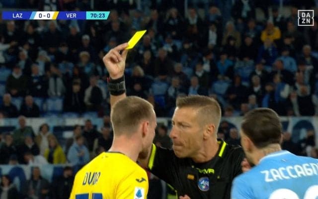 鎌田大地のファウルをキッカケに無駄な愚行…一体なにが起こった？「大人気ない」２人が喧嘩両成敗で揃ってイエローカードを食らった一部始終