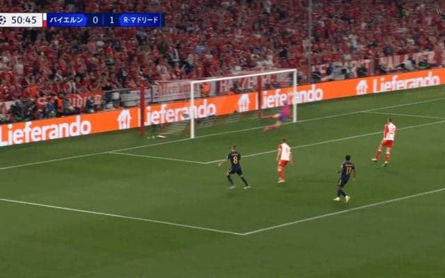 「人間やめた？」「バケモンコース」守護神ノイアーが右腕一本でワールドクラスの神セーブ！完璧すぎるダイレクトシュートをスーパーパンチングした瞬間