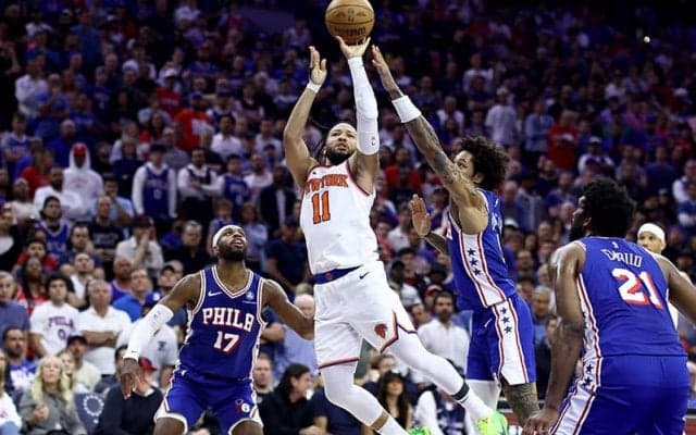 ニックスがシクサーズとの大接戦を制しカンファレンス準決勝進出…ブランソンが41得点と躍動