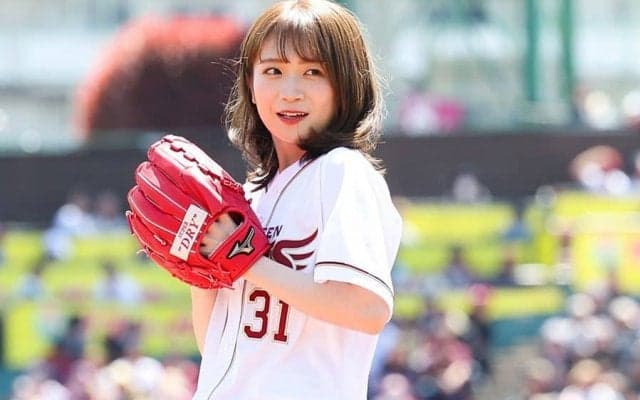 元乃木坂46、白ショーパンで華麗な始球式　ド緊張も…メンバーの助言受け「80点」
