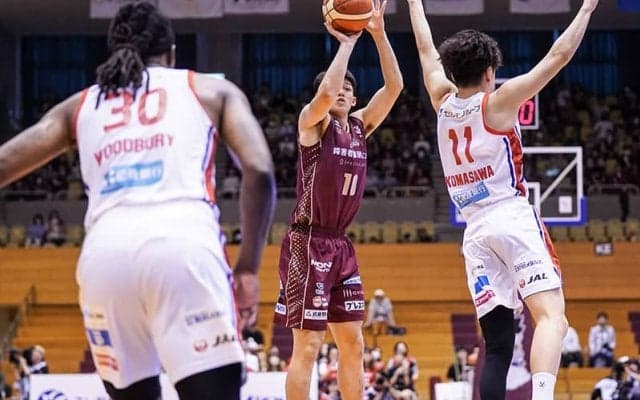 越谷が熊本を圧倒し“100点ゲーム”で快勝…個人技光ったピークはゲームハイ21得点／B2プレーオフ