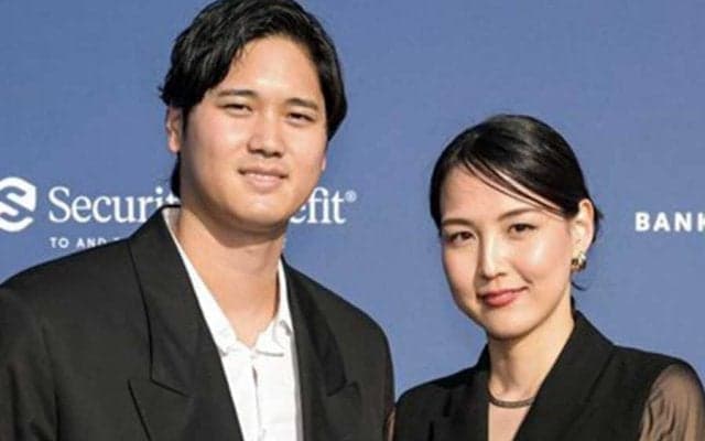 大谷翔平＆真美子夫人が「息ぴったり」　指輪キラリの左手に集まる注目「完璧やぁ」