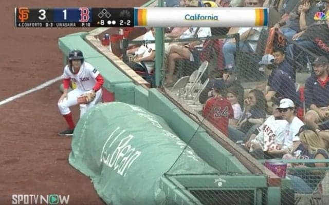 これは反則レベル！ 天才ボールガールの“神キャッチ”がヤバすぎる　メジャー初登板の上沢直之を盛り上げた瞬間 「すげえ反応」「完璧なボール処理やんw」