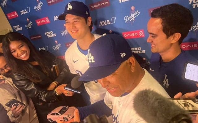 大谷翔平、本物のポルシェは「WS勝てたら考えます」　指揮官が会見“乱入”…球団記録更新に笑顔