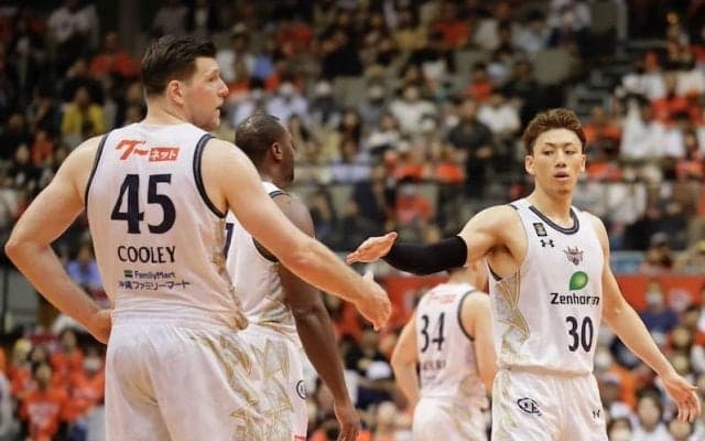 西地区優勝を目指す琉球が広島を破って連敗ストップ…CS進出同士の対決は痛み分け