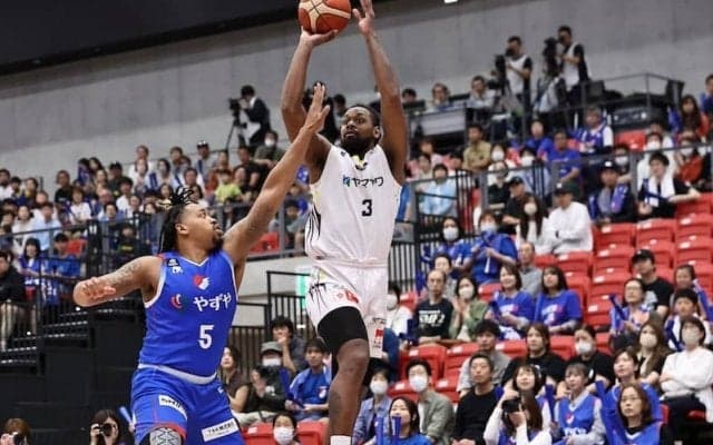 山形ワイヴァンズが第4Qの猛攻で福岡に逆転勝利…第3戦を制して準決勝へ／B2プレーオフ