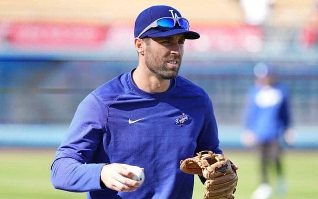 肩出しドレスのハワイ出身妻が「美人すぎんか？」　大谷同僚夫妻が「本当にゴージャス」