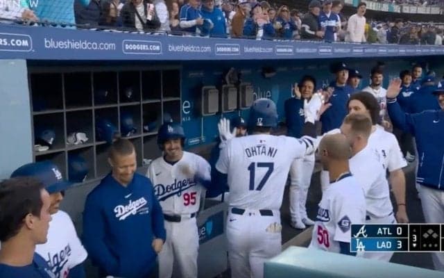 大谷翔平に一体、何が起きたのか…？ 豪快アーチ後のベンチ総出の盛り上がりがヤバすぎる　同僚から愛されまくる“ほっこりシーン”「テンション高っ！」「監督が一番嬉しそうw」