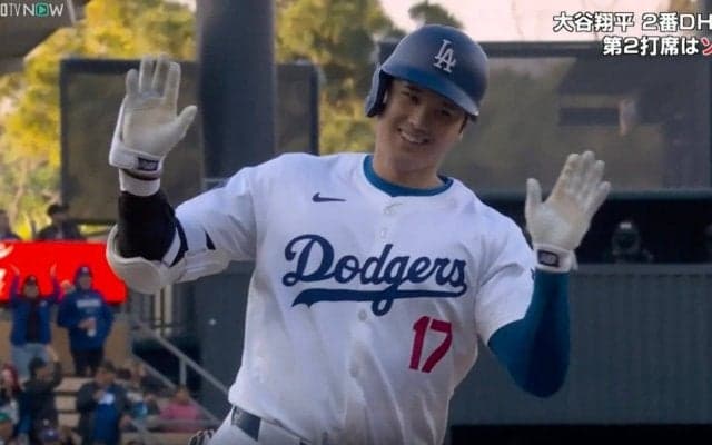 放送事故レベル！ 大谷翔平がベンチに向かって一瞬だけ見せた“表情”がヤバすぎると話題に　ファン騒然「謎のポーズw」「さすがに反則でしょ」