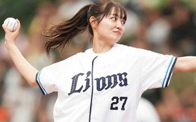 父は名捕手…美人モデルが「えげつないかわいさ」　白ショーパン始球式が「最強」