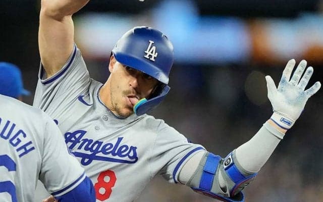 美人妻に“絡みつく”ド軍32歳に「大谷さんどんな気持ち」　球場での奇行に衝撃