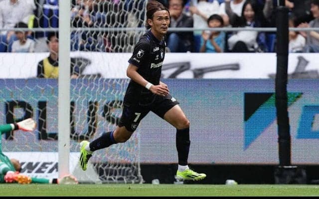 G大阪が2019年以来の大阪ダービー勝利！　“役者”宇佐美貴史のバースデー弾でC大阪撃破【明治安田J1第12節】