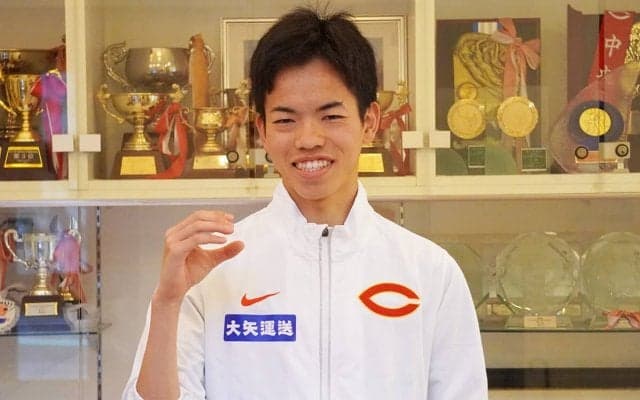 中央大学の大物ルーキー・岡田開成は、通学・競技と新たな刺激を受け、箱根駅伝のみならずトラックで世界を目指す