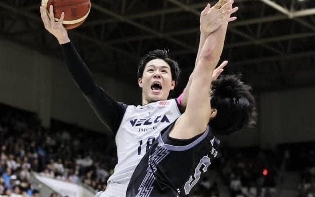 長崎が2度の延長戦にもつれた死闘を制す…京都のマシュー・ライトが脅威のブザービーター