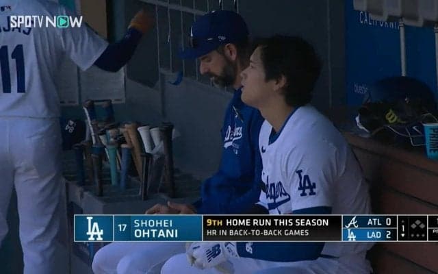 大谷翔平、連日の一発にベンチもノリノリ状態 ハイタッチを求められすぎて忙しくなる珍事が発生