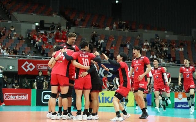 サントリーがVリーグとの二冠達成　第72回黒鷲旗全日本男女選抜大会最終日