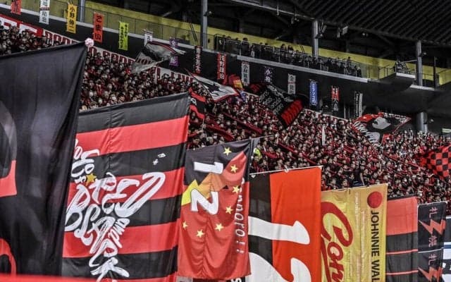 「なんじゃそりゃすごー！」J1札幌パリ五輪世代DFの右足ダイレクトボレー“ミラクルショット”が話題！「超頭抱えてるw」「お手本のような結果オーライ」の声