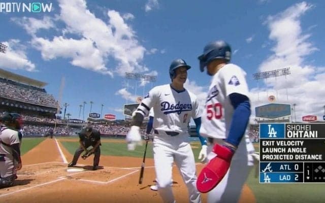 放送事故レベル！大谷翔平、中継カメラがとらえたカッコ良すぎる瞬間　史上最強コンビ… ベッツとタッチを交わすシーンが話題に「相手が震え上がるな」「豪華すぎる」