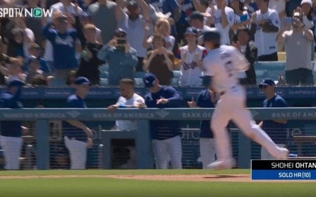 いくらなんでも打ちすぎだろ！ 大谷翔平、豪快アーチでベンチの様子がヤバすぎると話題に　ナイン総出で大盛り上がりの“ほっこりシーン”「めっちゃ楽しそうｗ」「結局チームの人気者」