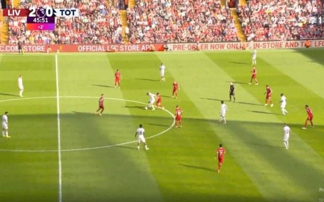 復活した潰し屋・リバプール遠藤航が怖すぎる…！ 爆速タックルで相手MFを完全に潰した瞬間　ファウル上等！鬼のチェックでトッテナムのビルドアップを妨害