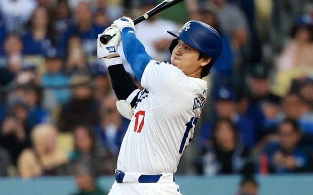 大谷翔平のHR球で“珍事”　中堅ネットに着弾→回収失敗でファン獲れず…カメラマン席に