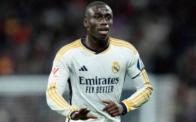 マドリーがメンディと契約延長へ　アンチェロッティ監督の要望を無視できず