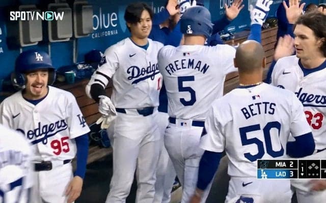 おっけい！！フリーマンとの“2者連続アベック弾”に大谷翔平、大ハッスル　MVPコンビ“笑顔のハイタッチ”シーンが大反響