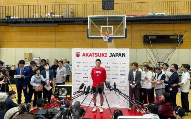 バスケ女子日本代表のサバイバルがスタート…パリ五輪金メダルへ恩塚HC「勝つための選択をするのが仕事。可能性を1%でも…」