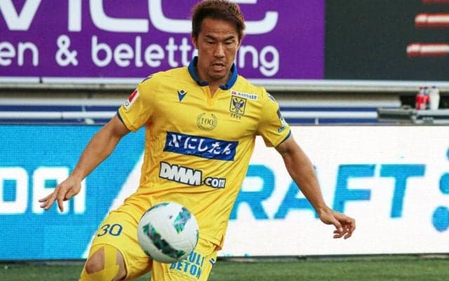 「偉大な2人」「いい写真」今季で引退の岡崎慎司がプレミアを戦う後輩を訪問し話題に「前より一回りデカくなってた」