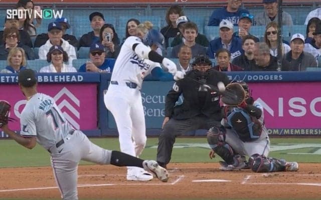 えっ？ なんか爆発した…！？ 大谷翔平のスイングで“異変”が起きた…？　特大アーチの“打球音”がヤバすぎると世界中で話題に「ショットガンかよ」「もはや人間じゃない」