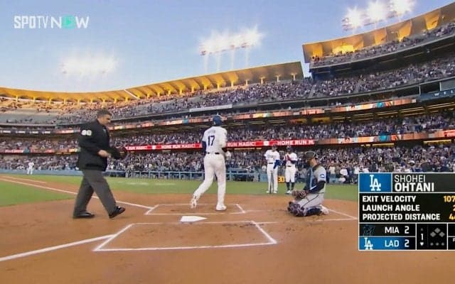 ベッツも脱帽！大谷翔平の3戦連発HRにMVP男がまさかの“お辞儀” 「大谷さんは神様になった」衝撃弾直後のシーンが話題に
