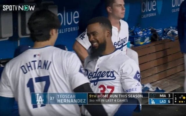 仲良すぎるだろ！大谷翔平、ベンチでとった行動がヤバすぎる　“親友”のホームラン後に見せたほっこりシーン 「安定の名コンビ」「好きすぎるだろw」