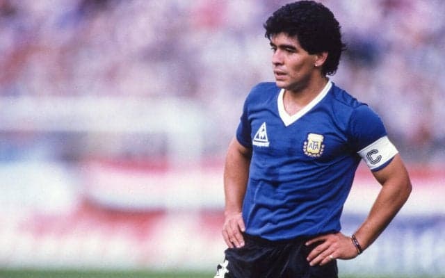 盗まれた？　マラドーナのゴールデンボールがオークションに出品…“神の手”“5人抜き”が生まれた1986年のメキシコW杯で受賞