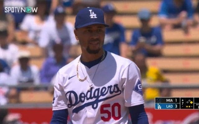 守備の名手ベッツに珍事発生“エラー”っぽい打球処理が2つも試合中に訂正されるレア事象 解説者も困惑